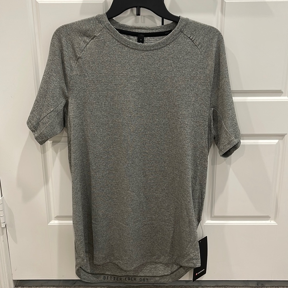 Lululemon men’s dry sense short sleeve gray size medium
